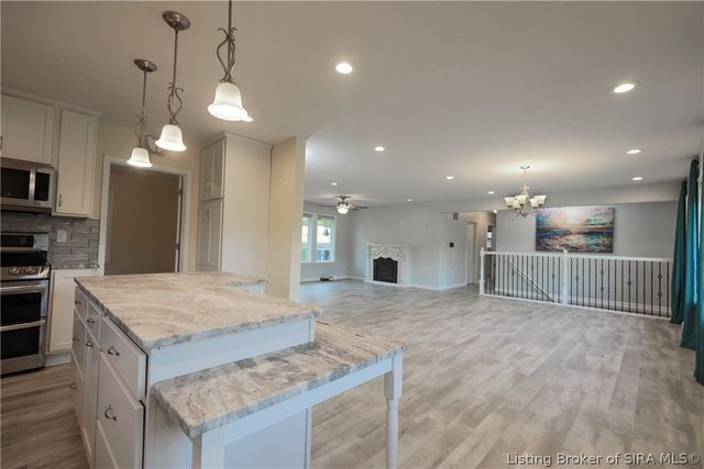 4630 Lakeview Drive, Floyds Knobs, IN 47119