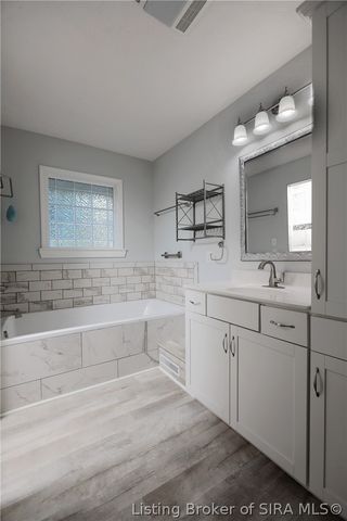 4630 Lakeview Drive, Floyds Knobs, IN 47119