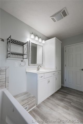4630 Lakeview Drive, Floyds Knobs, IN 47119