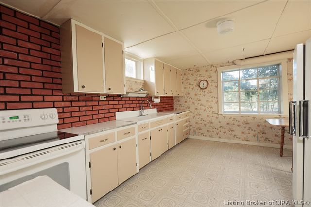 4630 Lakeview Drive, Floyds Knobs, IN 47119