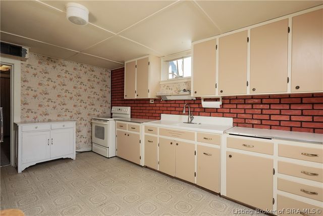 4630 Lakeview Drive, Floyds Knobs, IN 47119