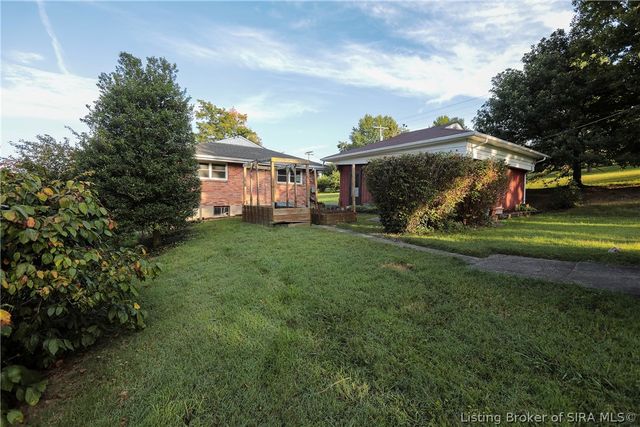 4630 Lakeview Drive, Floyds Knobs, IN 47119
