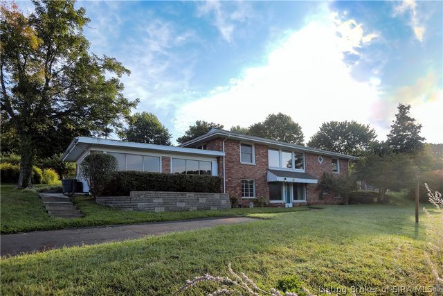 4630 Lakeview Drive, Floyds Knobs, IN 47119