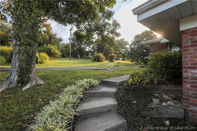 4630 Lakeview Drive, Floyds Knobs, IN 47119
