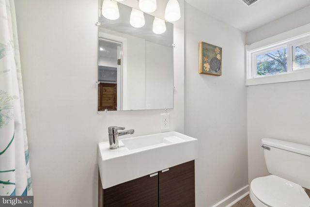 5721 BLAINE ST NE, Washington, DC 20019