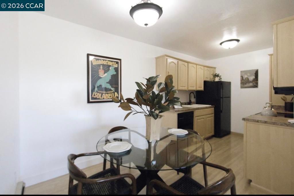 Image 7 of property listing at 100 Kinross Dr 30, Walnut Creek, CA 94598