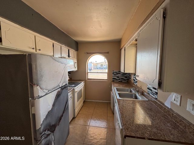 1018 W ENID Avenue, Mesa, AZ 85210