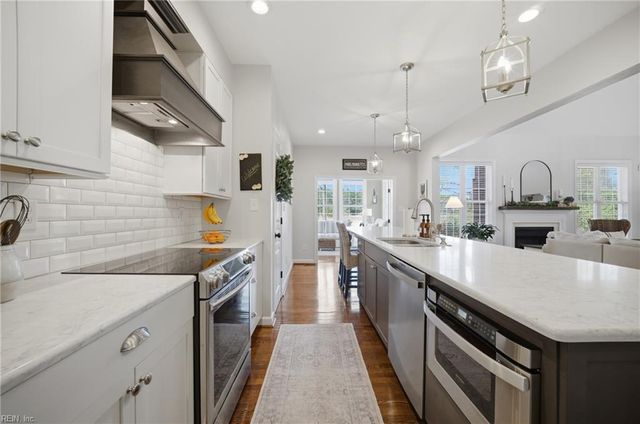 809 Falls Creek DR, Chesapeake, VA 23322