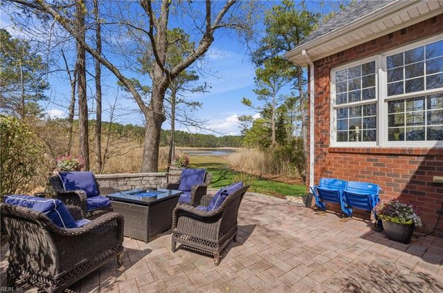 809 Falls Creek DR, Chesapeake, VA 23322