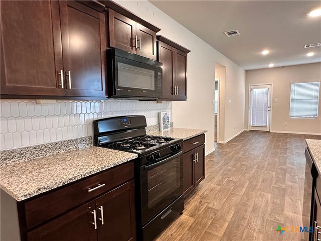 101 Calgary Lane, San Marcos, TX 78666