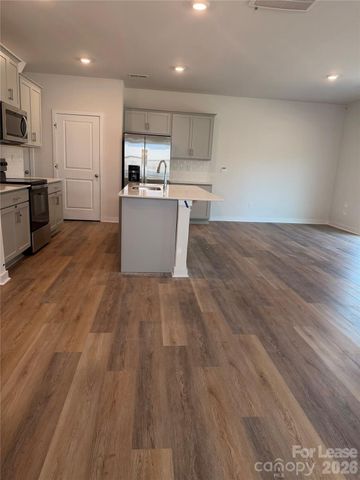 1423 Mammoth Road, Hickory, NC 28692