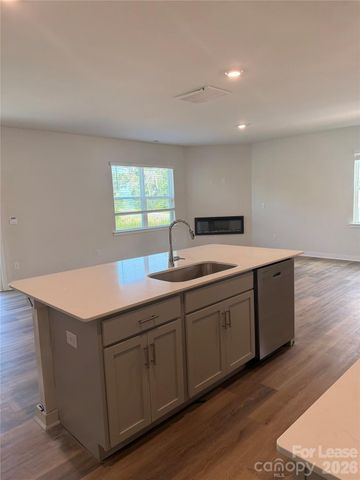 1423 Mammoth Road, Hickory, NC 28692