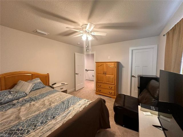 374 Oak Hill LN, Smithfield, VA 23430