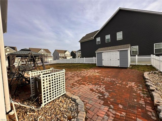 374 Oak Hill LN, Smithfield, VA 23430