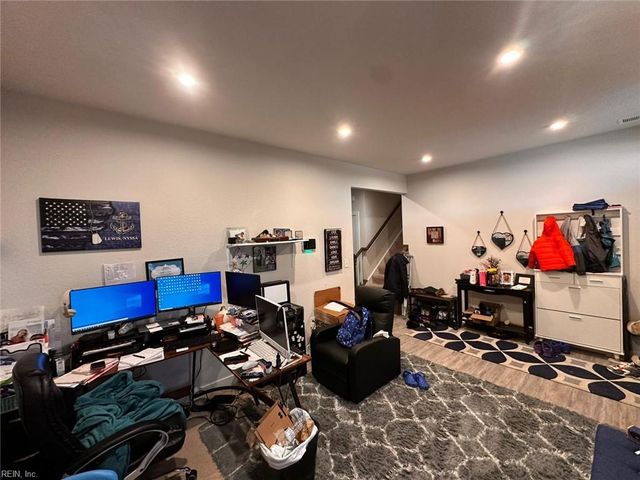 374 Oak Hill LN, Smithfield, VA 23430