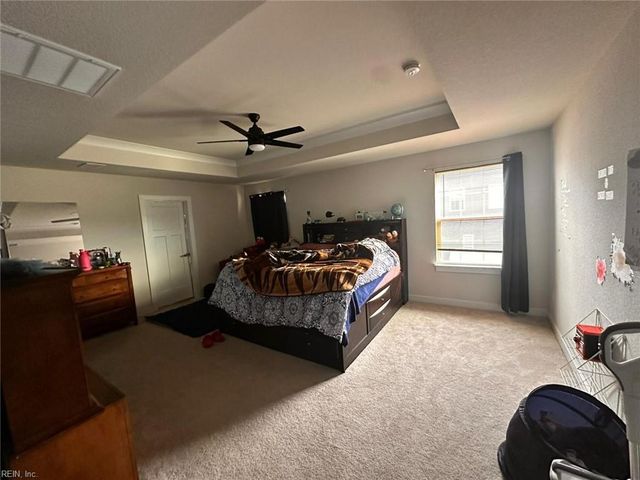 374 Oak Hill LN, Smithfield, VA 23430