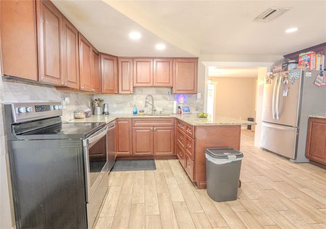 1050 DEAL LANE, Holiday, FL 34691