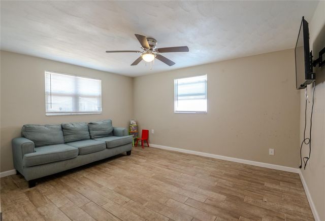 1050 DEAL LANE, Holiday, FL 34691