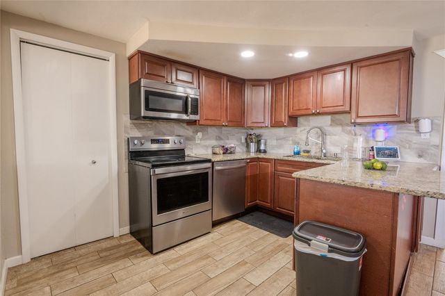 1050 DEAL LANE, Holiday, FL 34691