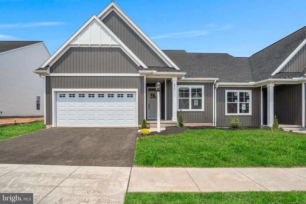 880 SHADOWBROOKE DR, Dover, PA 17315