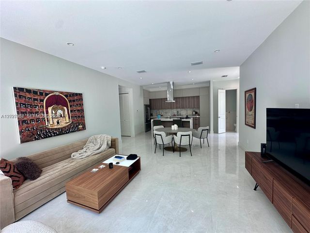8410 SW 65 Avenue, South Miami, FL 33143