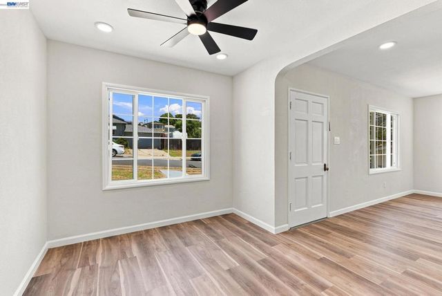 1333 Mariposa St, Richmond, CA 94804
