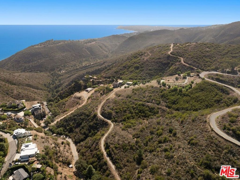 2826 Coralglen Drive, Malibu, CA 90265 — photo 2