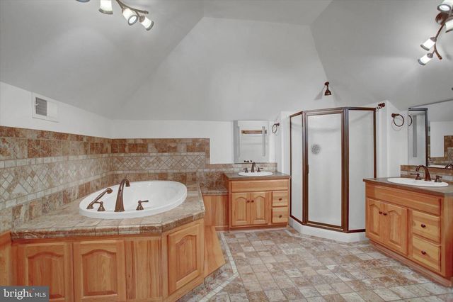 98 PEACH GLEN RD, Gardners, PA 17324
