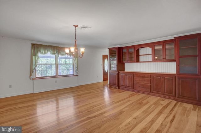98 PEACH GLEN RD, Gardners, PA 17324