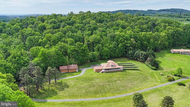 98 PEACH GLEN RD, Gardners, PA 17324