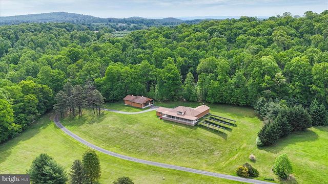 98 PEACH GLEN RD, Gardners, PA 17324