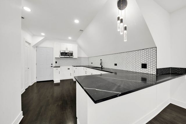 6607 S Oakley Avenue, Chicago, IL 60636