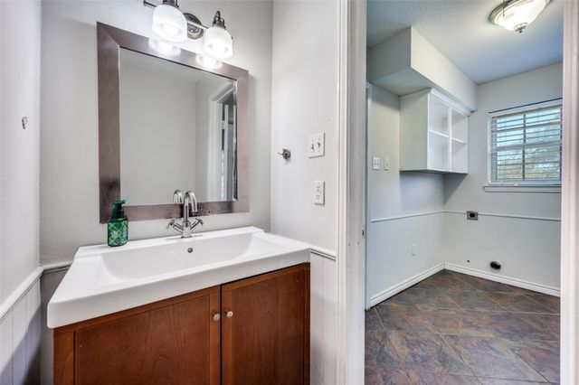 3227 Rolling Knoll Drive, Farmers Branch, TX 75234