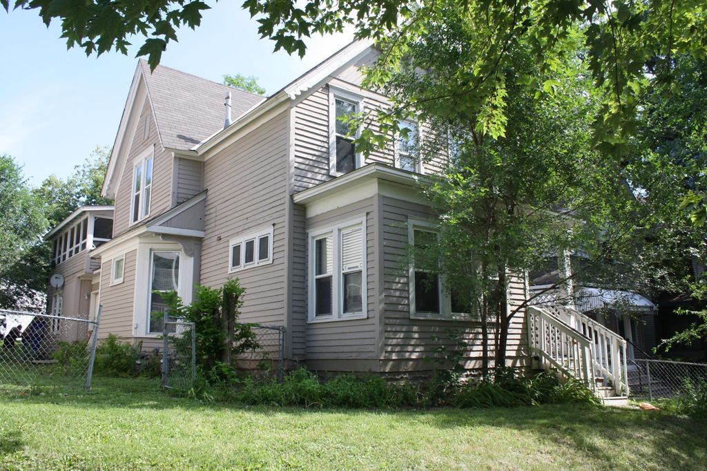 833 3rd Street E, Saint Paul, MN 55106