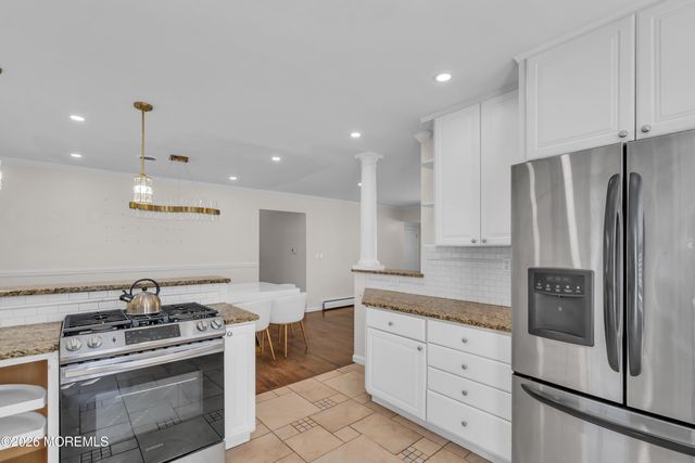 559 Dow Avenue, Oakhurst, NJ 07755