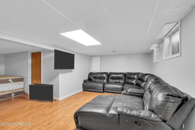 559 Dow Avenue, Oakhurst, NJ 07755