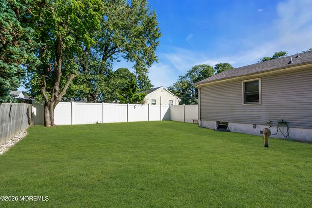 559 Dow Avenue, Oakhurst, NJ 07755