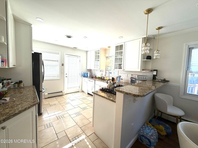 559 Dow Avenue, Oakhurst, NJ 07755