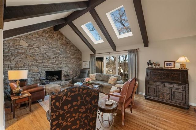 450 Hillcrest Street E, Lake Quivira, KS 66217