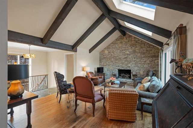 450 Hillcrest Street E, Lake Quivira, KS 66217