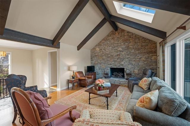 450 Hillcrest Street E, Lake Quivira, KS 66217