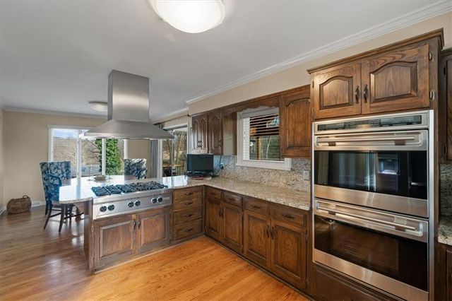 450 Hillcrest Street E, Lake Quivira, KS 66217