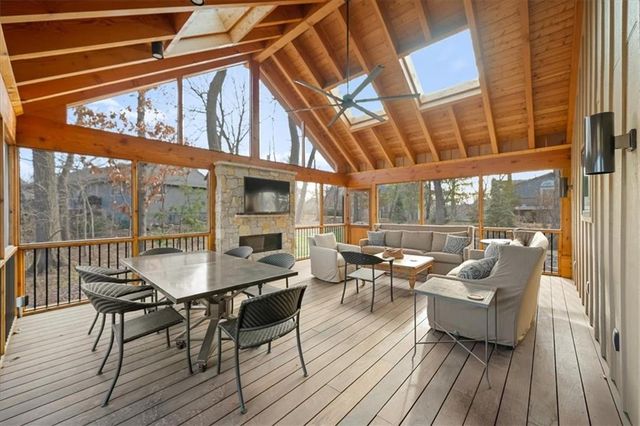 450 Hillcrest Street E, Lake Quivira, KS 66217