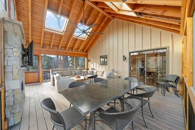 450 Hillcrest Street E, Lake Quivira, KS 66217