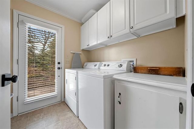 450 Hillcrest Street E, Lake Quivira, KS 66217