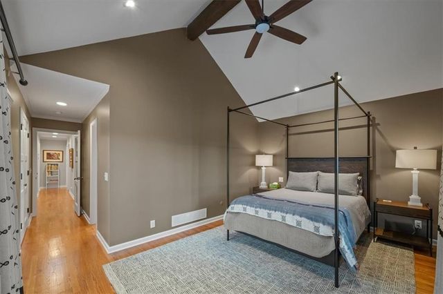 450 Hillcrest Street E, Lake Quivira, KS 66217