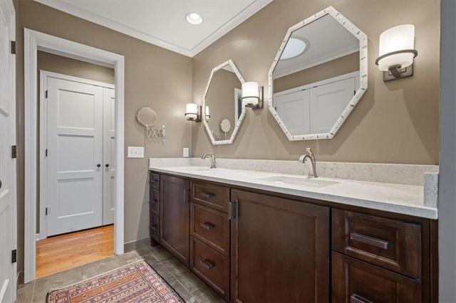 450 Hillcrest Street E, Lake Quivira, KS 66217