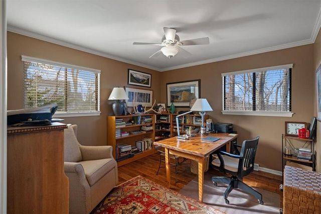 450 Hillcrest Street E, Lake Quivira, KS 66217