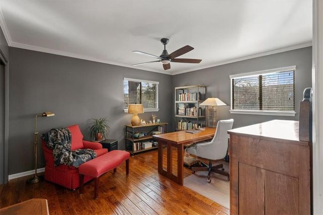 450 Hillcrest Street E, Lake Quivira, KS 66217