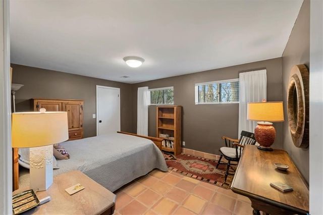 450 Hillcrest Street E, Lake Quivira, KS 66217